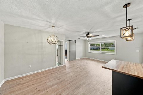 House in Clearwater, Florida 4 bedrooms, 169.83 sq.m. № 2413559 - photo 8
