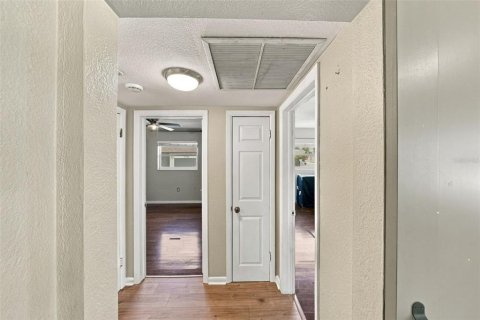 House in Clearwater, Florida 4 bedrooms, 169.83 sq.m. № 2413559 - photo 24