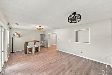 House in Clearwater, Florida 4 bedrooms, 169.83 sq.m. № 2413559 - photo 16
