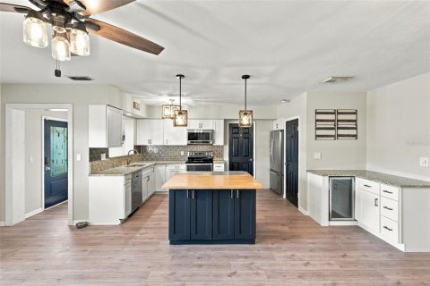 House in Clearwater, Florida 4 bedrooms, 169.83 sq.m. № 2413559 - photo 5