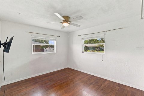 House in Clearwater, Florida 4 bedrooms, 169.83 sq.m. № 2413559 - photo 30