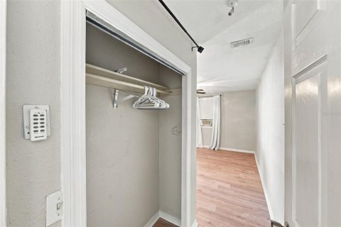 House in Clearwater, Florida 4 bedrooms, 169.83 sq.m. № 2413559 - photo 22