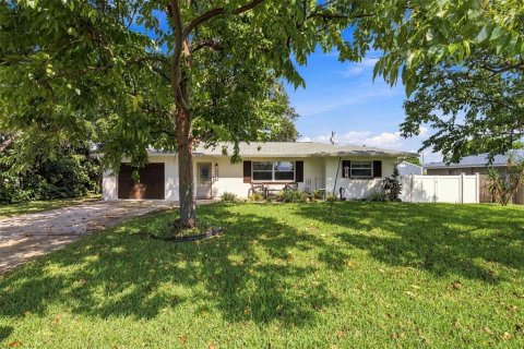 House in Clearwater, Florida 4 bedrooms, 169.83 sq.m. № 2413559 - photo 2