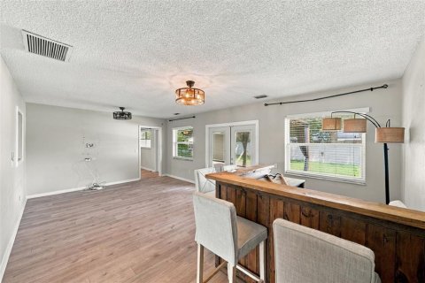 House in Clearwater, Florida 4 bedrooms, 169.83 sq.m. № 2413559 - photo 15