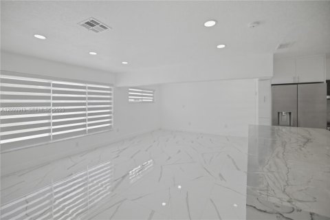 House in Miramar, Florida 3 bedrooms, 170.57 sq.m. № 2069231 - photo 4