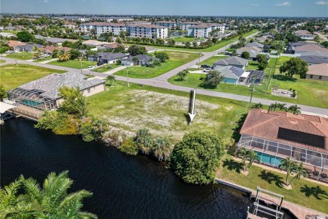 Terreno en venta en Cape Coral, Florida № 2410361 - foto 7