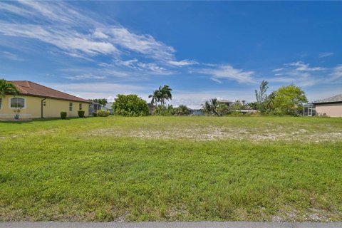 Terreno en Cape Coral, Florida № 2410361