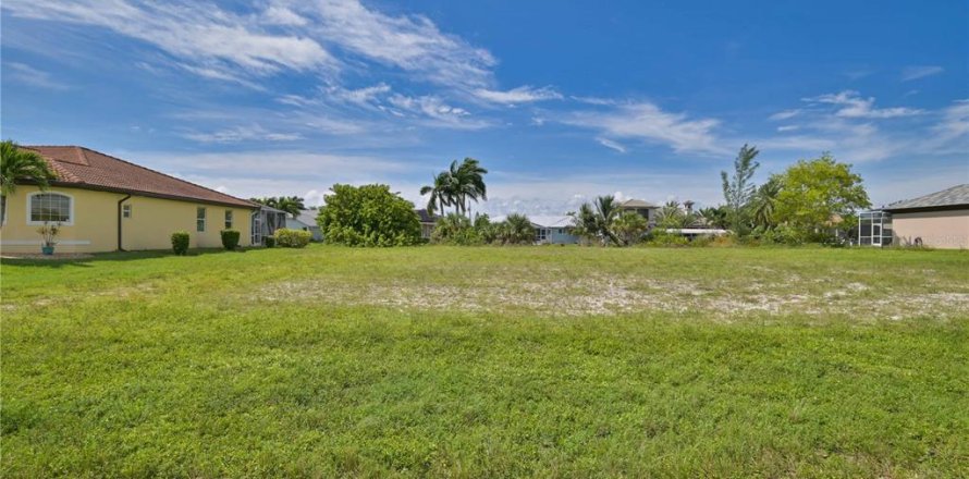 Terreno en Cape Coral, Florida № 2410361