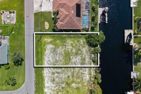 Terreno en venta en Cape Coral, Florida № 2410361 - foto 2