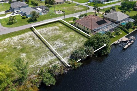 Terreno en venta en Cape Coral, Florida № 2410361 - foto 3