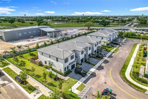 Таунхаус в Хомстед, Флорида 3 спальни, 159.98м2 № 2049172