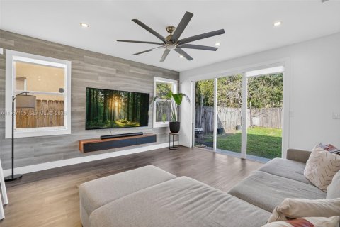 Casa en venta en Homestead, Florida, 4 dormitorios, 191.75 m2 № 2029119 - foto 12