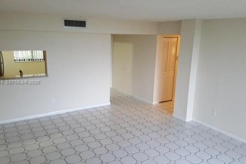 Condominio en venta en Miami, Florida, 2 dormitorios, 95.69 m2 № 2035516 - foto 3