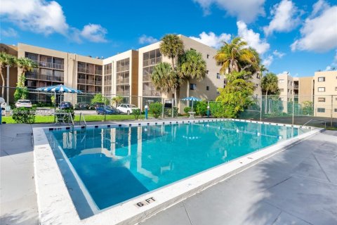 Condominio en Miami, Florida, 2 dormitorios  № 2035516