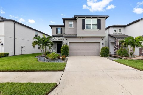 House in Wesley Chapel, Florida 3 bedrooms, 242.1 sq.m. № 1893887 - photo 2