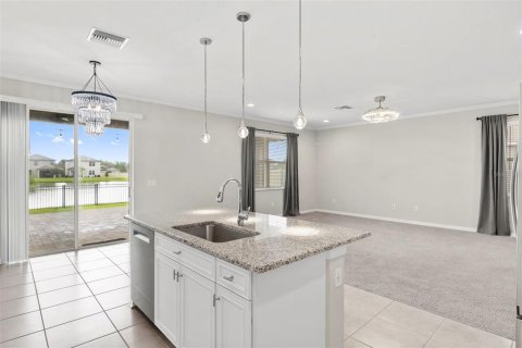House in Wesley Chapel, Florida 3 bedrooms, 242.1 sq.m. № 1893887 - photo 8