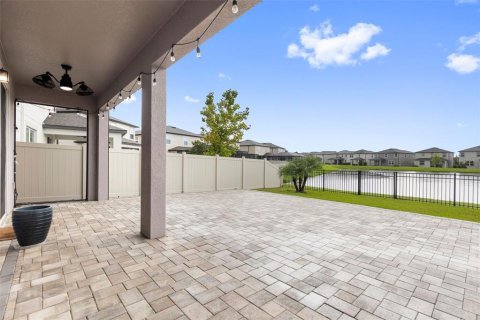 House in Wesley Chapel, Florida 3 bedrooms, 242.1 sq.m. № 1893887 - photo 18