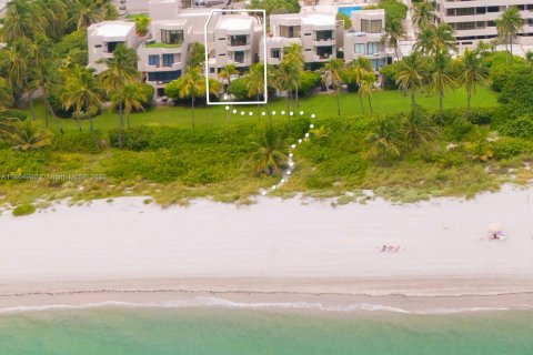 Townhouse in Key Biscayne, Florida 4 bedrooms, 302.3 sq.m. № 1385726 - photo 10