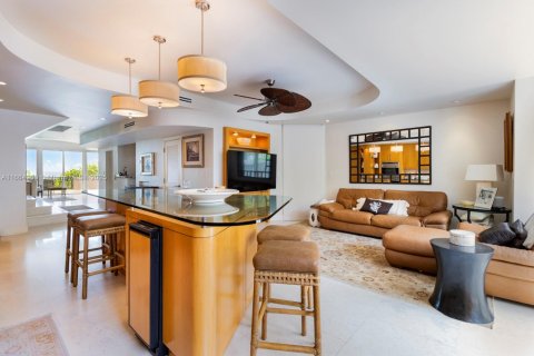 Townhouse in Key Biscayne, Florida 4 bedrooms, 302.3 sq.m. № 1385726 - photo 24