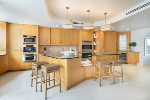 Townhouse in Key Biscayne, Florida 4 bedrooms, 302.3 sq.m. № 1385726 - photo 23