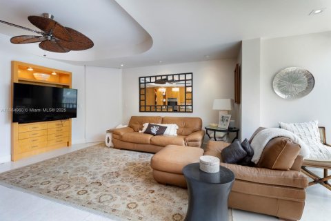 Townhouse in Key Biscayne, Florida 4 bedrooms, 302.3 sq.m. № 1385726 - photo 25