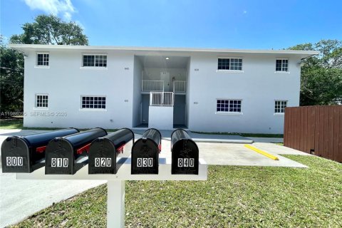 Villa ou maison à Hallandale Beach, Floride 2 chambres, 413.23 m2 № 2047930