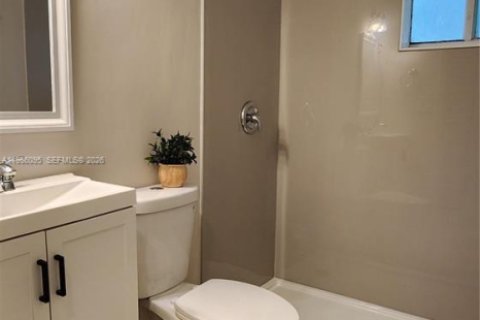 Villa ou maison à louer à Hallandale Beach, Floride: 2 chambres, 413.23 m2 № 2047930 - photo 8