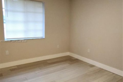 Villa ou maison à louer à Hallandale Beach, Floride: 2 chambres, 413.23 m2 № 2047930 - photo 14