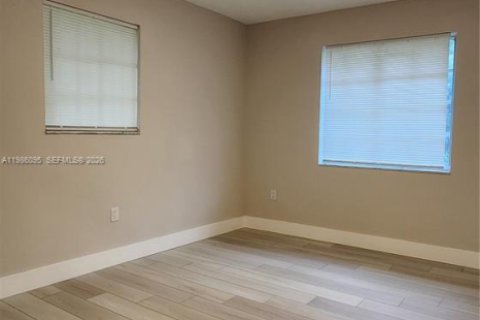 Villa ou maison à louer à Hallandale Beach, Floride: 2 chambres, 413.23 m2 № 2047930 - photo 12
