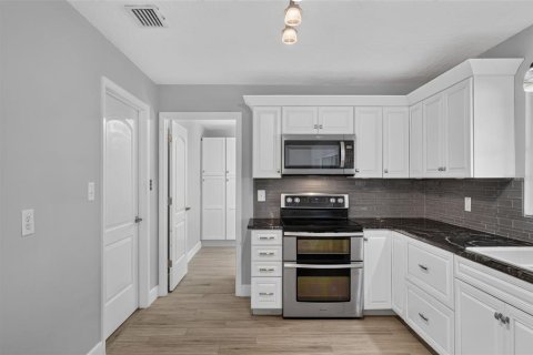 Casa en venta en Saint Petersburg, Florida, 3 dormitorios, 151.15 m2 № 2386727 - foto 11