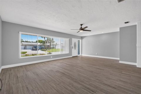 Casa en venta en Saint Petersburg, Florida, 3 dormitorios, 151.15 m2 № 2386727 - foto 8