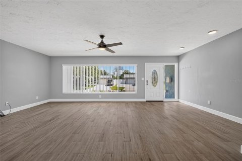 Casa en venta en Saint Petersburg, Florida, 3 dormitorios, 151.15 m2 № 2386727 - foto 9