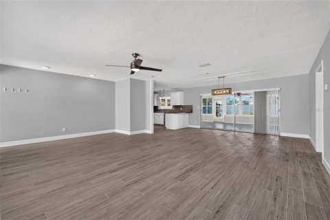 Casa en venta en Saint Petersburg, Florida, 3 dormitorios, 151.15 m2 № 2386727 - foto 7