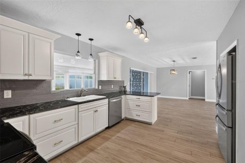 Casa en venta en Saint Petersburg, Florida, 3 dormitorios, 151.15 m2 № 2386727 - foto 10
