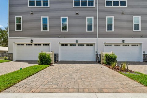 Townhouse in Oviedo, Florida 4 bedrooms, 188.13 sq.m. № 2092886 - photo 30
