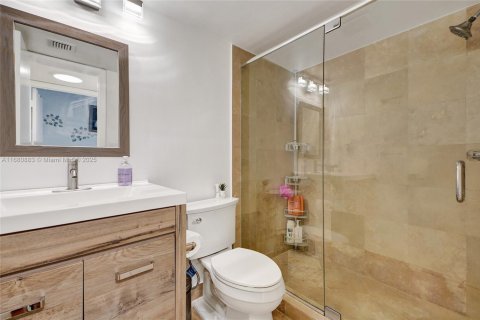 Townhouse in Aventura, Florida 3 bedrooms, 188.78 sq.m. № 1423879 - photo 19