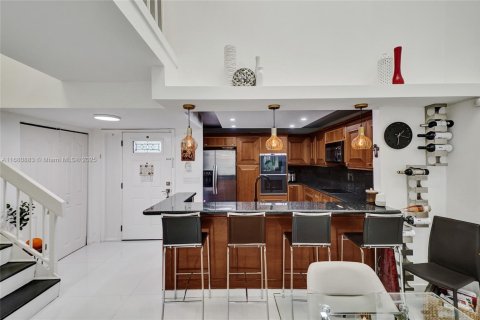 Townhouse in Aventura, Florida 3 bedrooms, 188.78 sq.m. № 1423879 - photo 5
