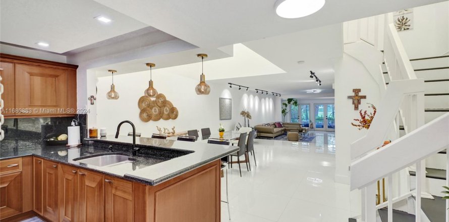 Townhouse in Aventura, Florida 3 bedrooms, 188.78 sq.m. № 1423879