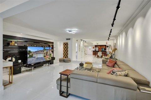 Townhouse in Aventura, Florida 3 bedrooms, 188.78 sq.m. № 1423879 - photo 7