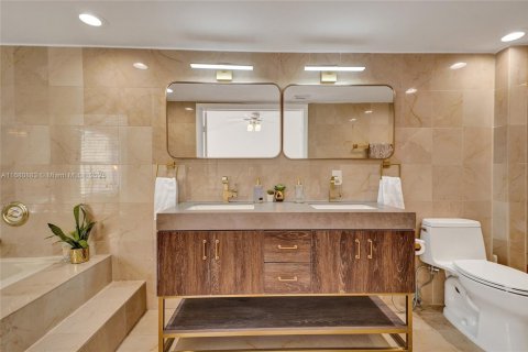 Townhouse in Aventura, Florida 3 bedrooms, 188.78 sq.m. № 1423879 - photo 11