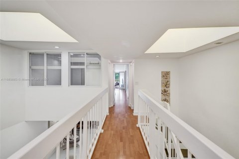 Townhouse in Aventura, Florida 3 bedrooms, 188.78 sq.m. № 1423879 - photo 22