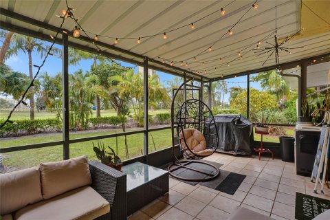 Townhouse in Aventura, Florida 3 bedrooms, 188.78 sq.m. № 1423879 - photo 15