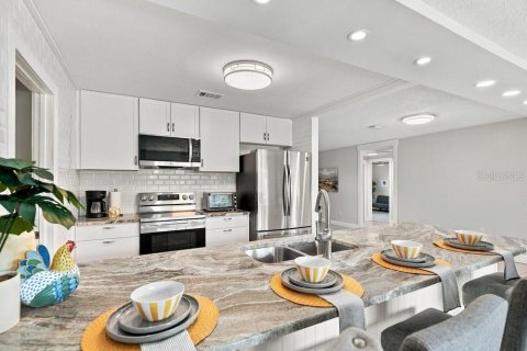 Villa ou maison à vendre à Deltona, Floride: 4 chambres, 175.31 m2 № 2396145 - photo 12