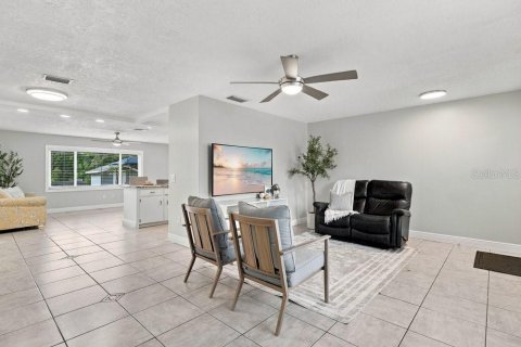 Villa ou maison à vendre à Deltona, Floride: 4 chambres, 175.31 m2 № 2396145 - photo 10