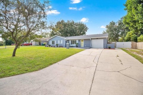 Villa ou maison à vendre à Deltona, Floride: 4 chambres, 175.31 m2 № 2396145 - photo 4