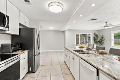 Villa ou maison à vendre à Deltona, Floride: 4 chambres, 175.31 m2 № 2396145 - photo 14