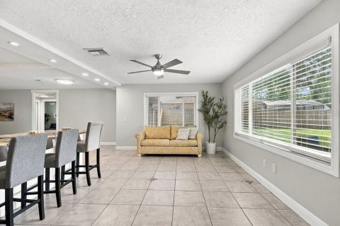 Villa ou maison à vendre à Deltona, Floride: 4 chambres, 175.31 m2 № 2396145 - photo 19