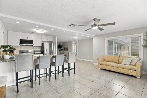 Villa ou maison à vendre à Deltona, Floride: 4 chambres, 175.31 m2 № 2396145 - photo 18