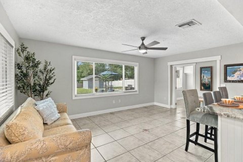 Villa ou maison à vendre à Deltona, Floride: 4 chambres, 175.31 m2 № 2396145 - photo 17