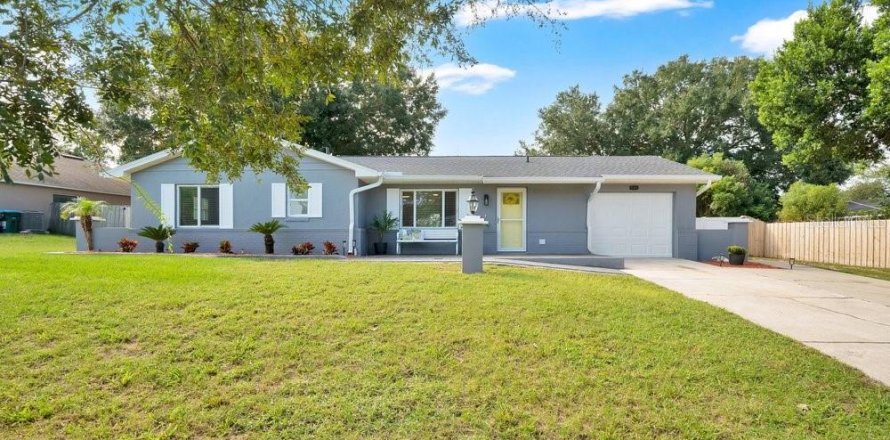 Villa ou maison à Deltona, Floride 4 chambres, 175.31 m2 № 2396145